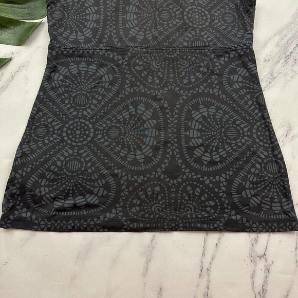 Patagonia Womens Bandha Tank Top Size M Gray Floral Stretch Scoop Neck - Picture 9 of 9